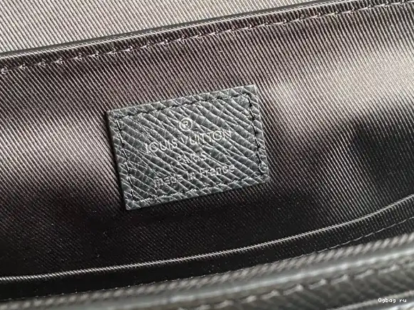 PM DISTRICT LOUIS VUITTON 0607